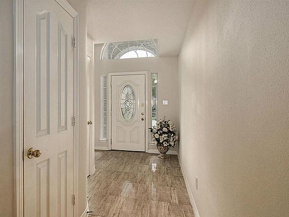 5th image of 7618 N Linpar Ct