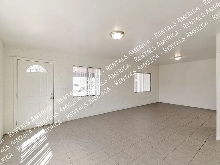 7051 S 6th Ave #1 — Photo 2