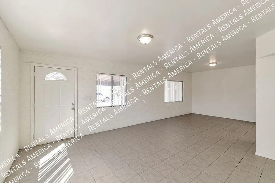 Building Photo - 7051 S 6th Ave #1