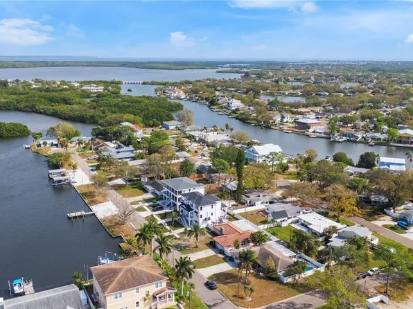 220 90th Ave NE, Saint Petersburg, FL 33702