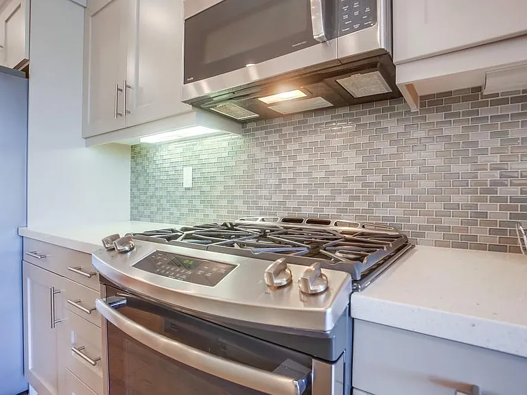 2541 State St — Photo 16