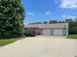 16345 Shadow Cir, Wamego, KS 66547