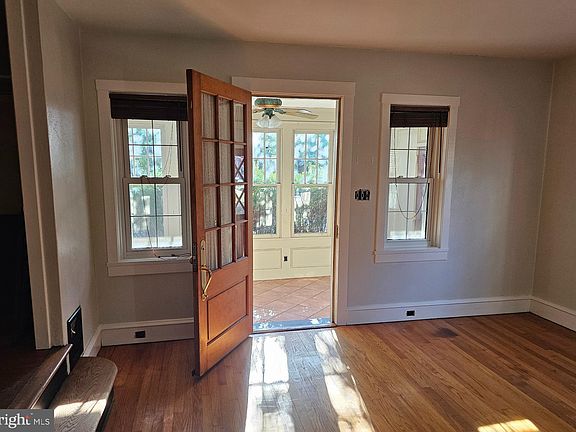 4th image of 2129 Linden St