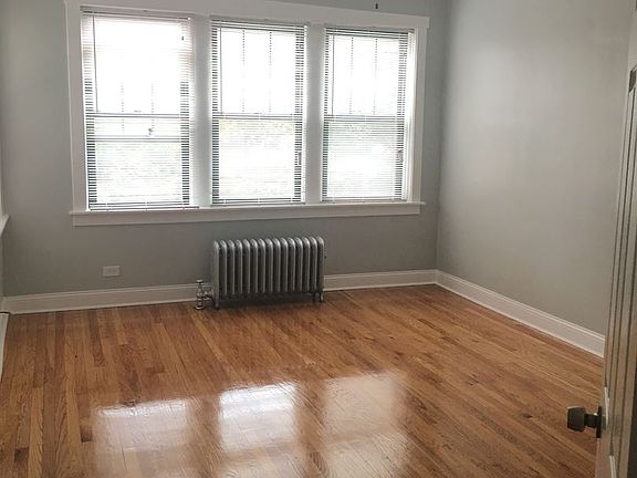 3rd image of 3222 N Karlov Ave APT 2N