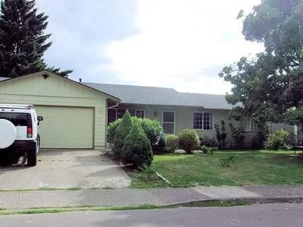 4748 Castle Dr NE, Salem, OR 97301