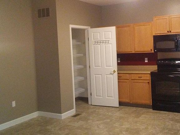 Kitchen has lots of cabinets, countertop space, and a pantry - You'll never run out of space!