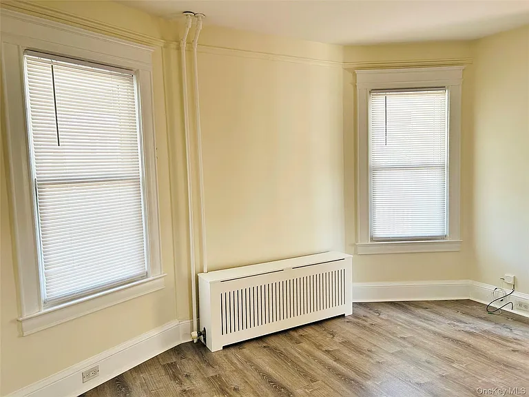 46 Totten Pl — Photo 6