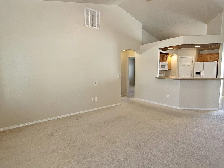 2525 N Blueblossom Dr — Photo 5