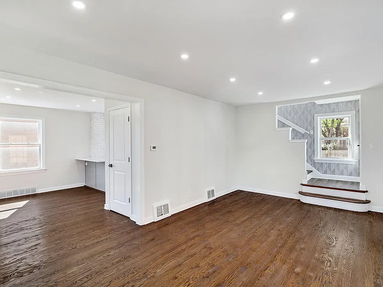 248 Adelaide Pl — Photo 5