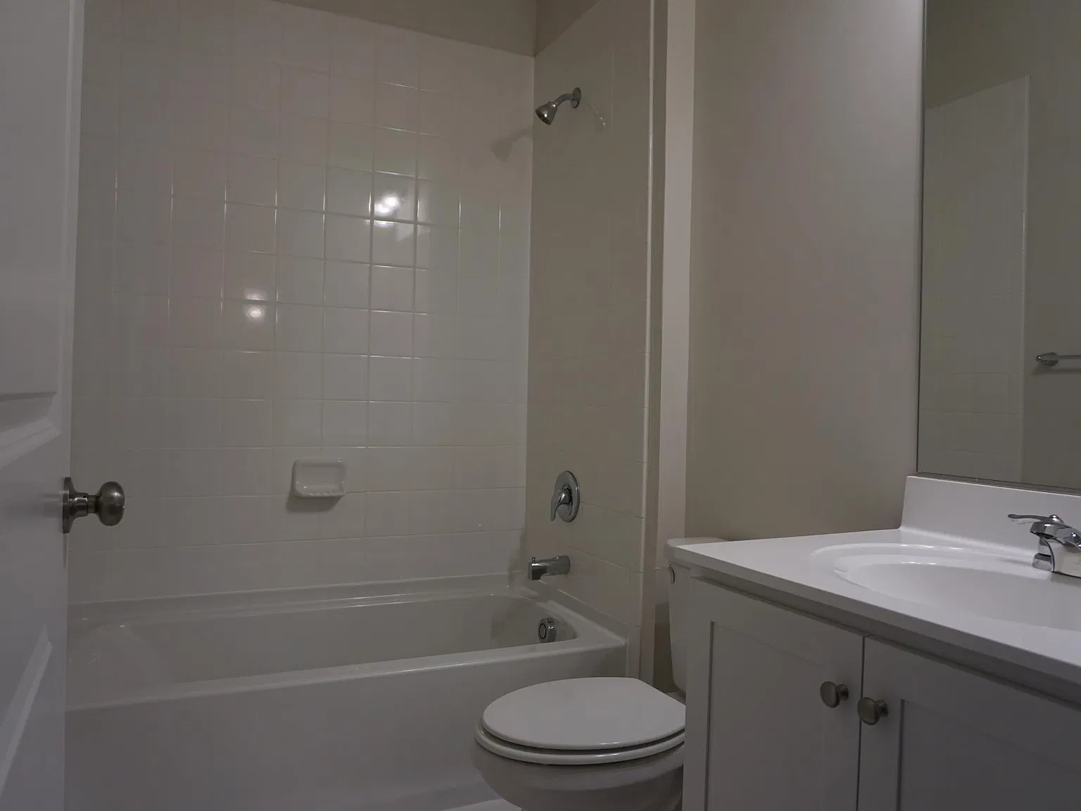 3 bed, 2.5 bath, 2135 sqft, $3,300 — Photo 3