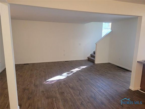 3rd image of 1473 Norwood Ave