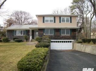 84 Pennsylvania Ave, Medford, NY 11763