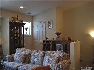 3rd image of 32 Morley Cir