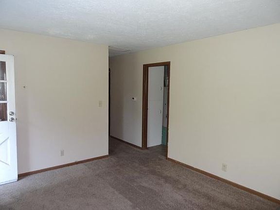 2nd image of 64 Lee Ct