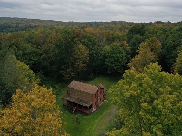1424 Lewis Lake Rd, Union Dale, PA 18470