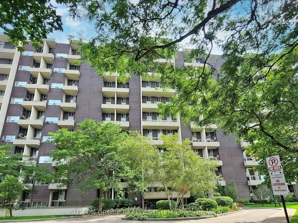 60 Southport St #309, Toronto, ON M6S 3N4