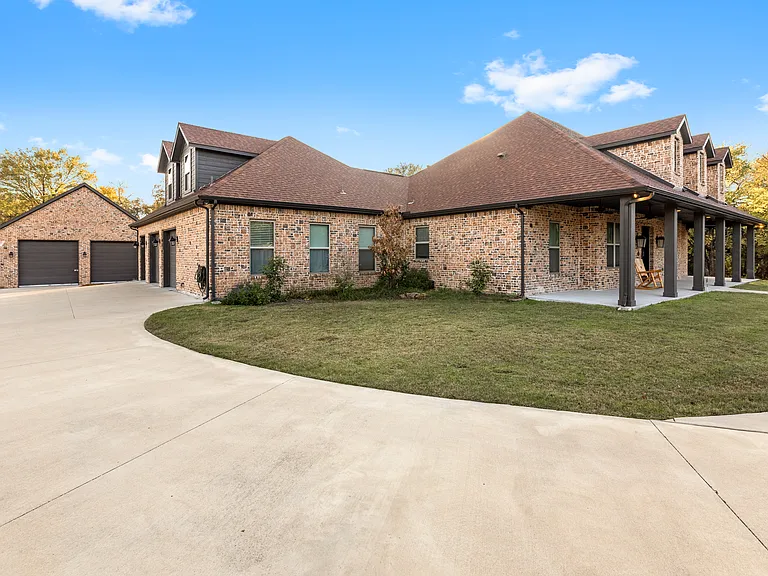16001 Plum Ln — Photo 10