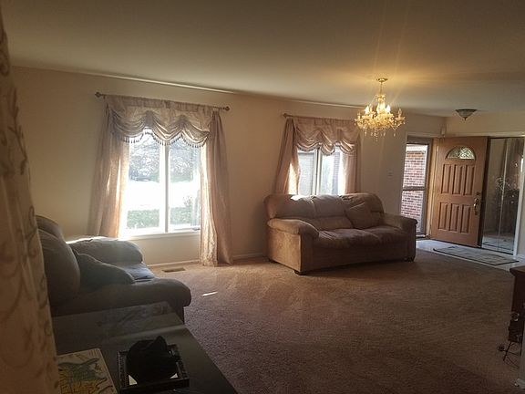 4th image of 15320 Stradford Ln