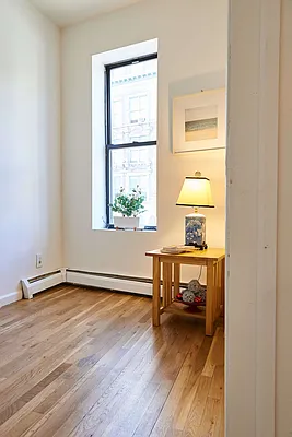 Rented by Perry Associates NYC Inc | media 20