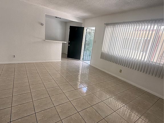 4th image of 1805 S Rimpau Blvd