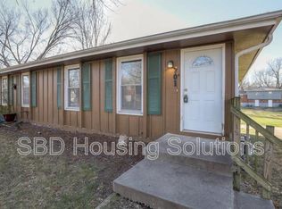 701 NE Columbus St APT A, Lees Summit, MO 64063