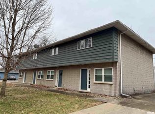 111 Pin Oak Dr, Pekin, IL 61554