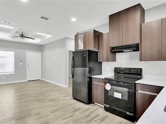 2nd image of 808 N Kentucky St