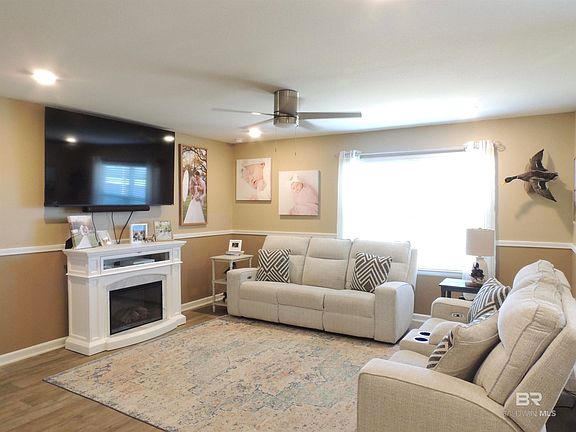 3rd image of 14705 Forsythia Loop