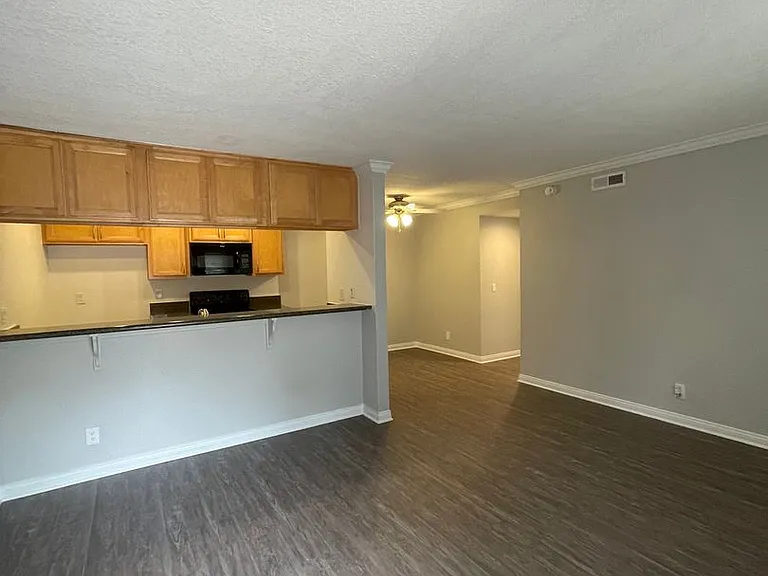 Park Plaza Apartments — Photo 86