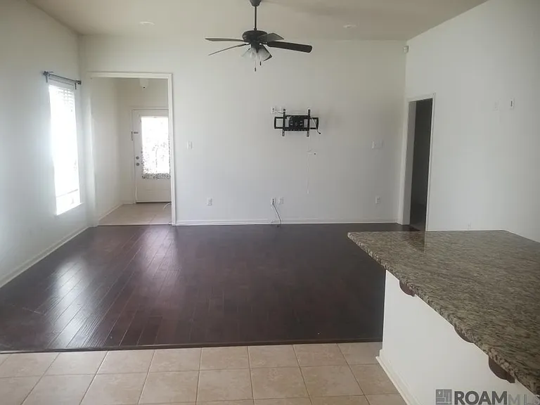 510 Greenwich Dr — Photo 5