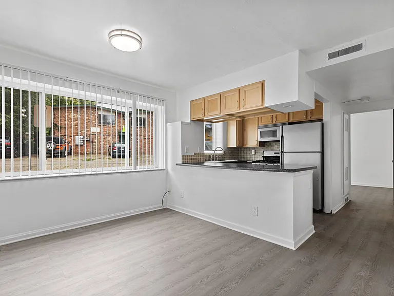 Cascade Apartments — Photo 9