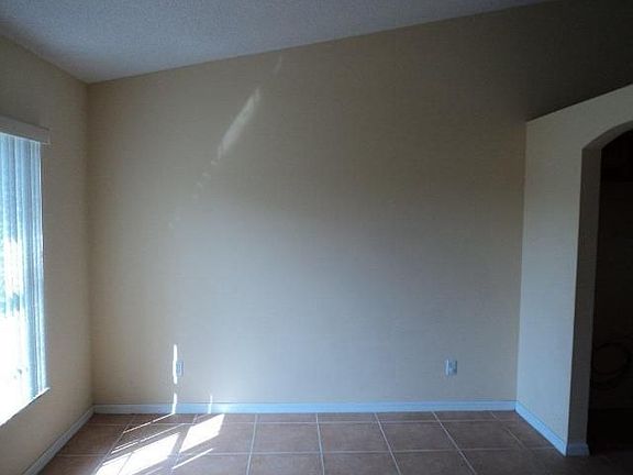 4th image of 6422 NW Taper Ct