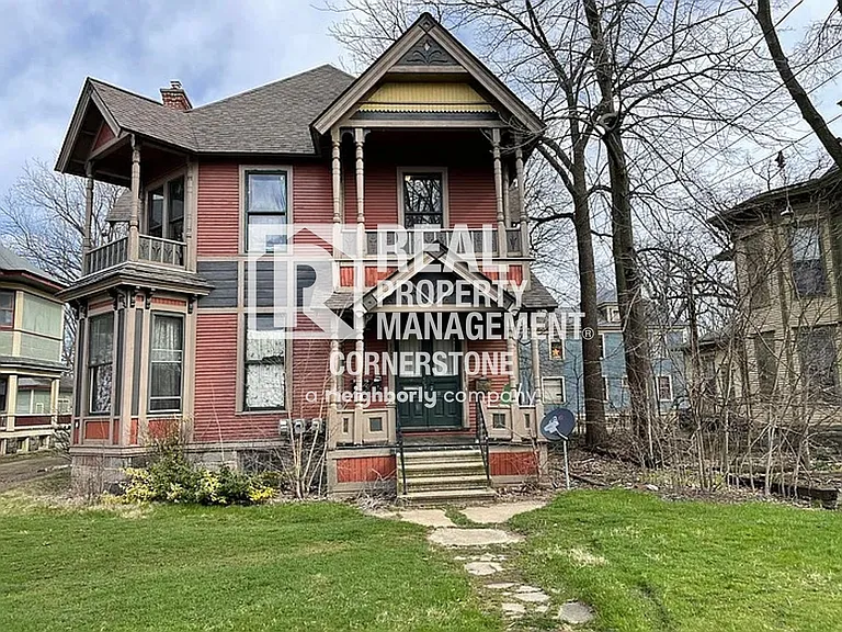 808 W Kalamazoo Ave — Photo 2