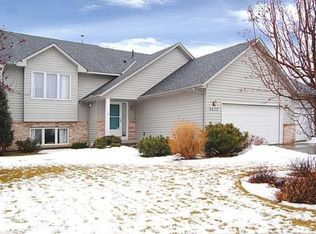 6613 Lower 12th St N, Oakdale, MN 55128