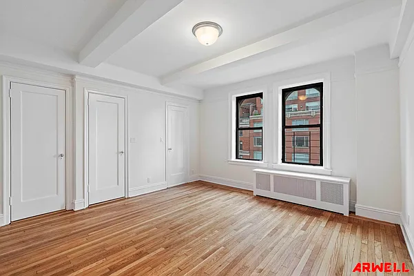 Rented by Arwell Realty | media 18