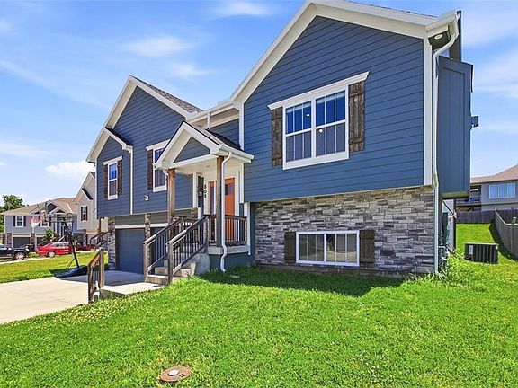 2nd image of 505 SW Ridgeview Dr