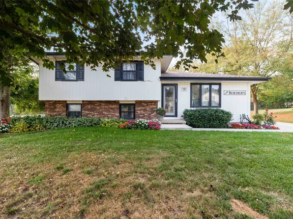 105 Feller Curv, Van Meter, IA 50261