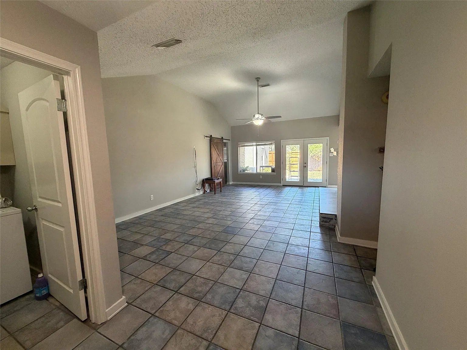 4 bed, 2.0 bath, 1545 sqft, $1,900 — Photo 4