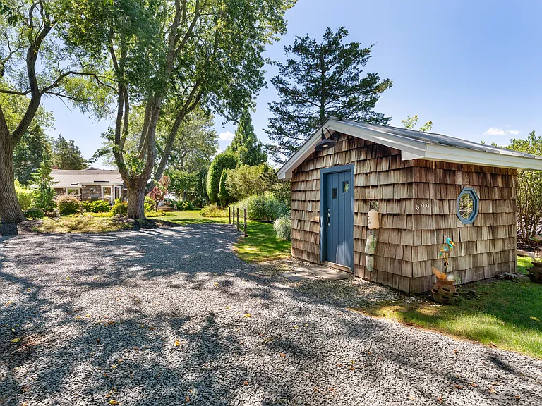529 Peconic Bay Blvd — Photo 30