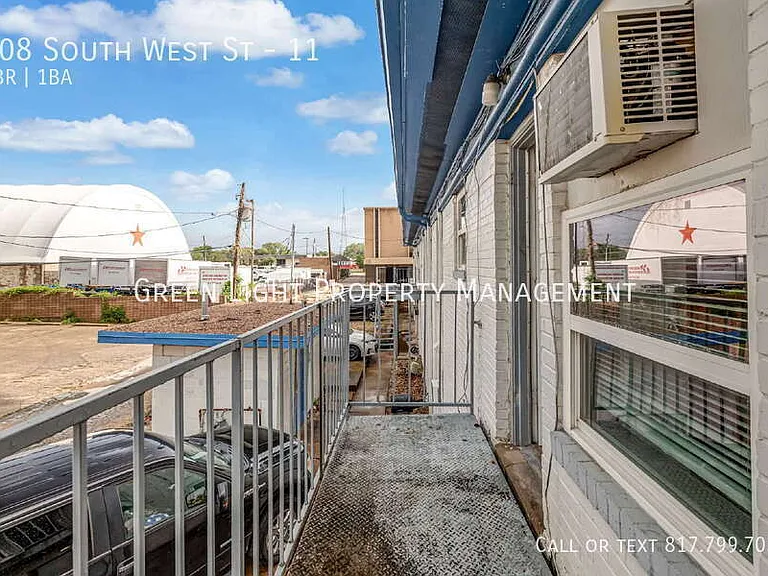 308 S West St #11 — Photo 10