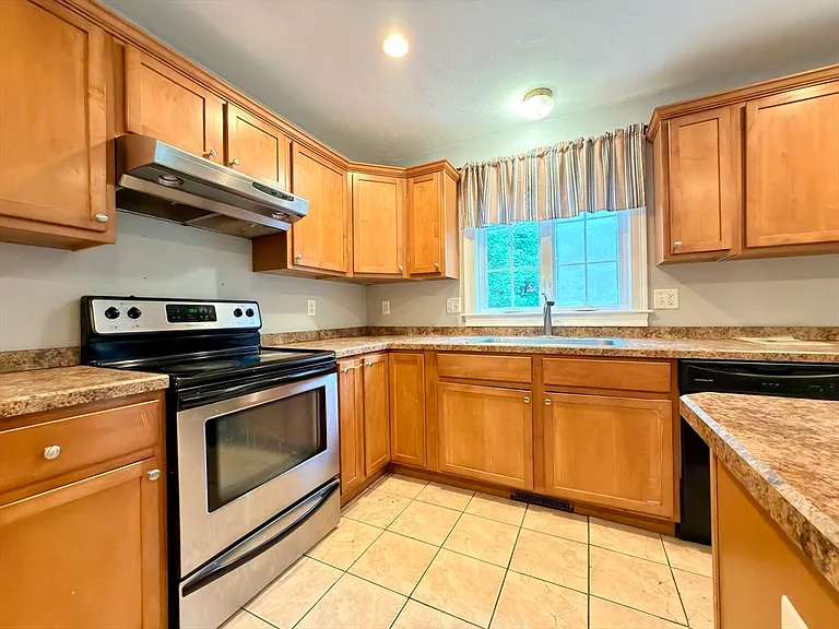 215 Main St — Photo 12