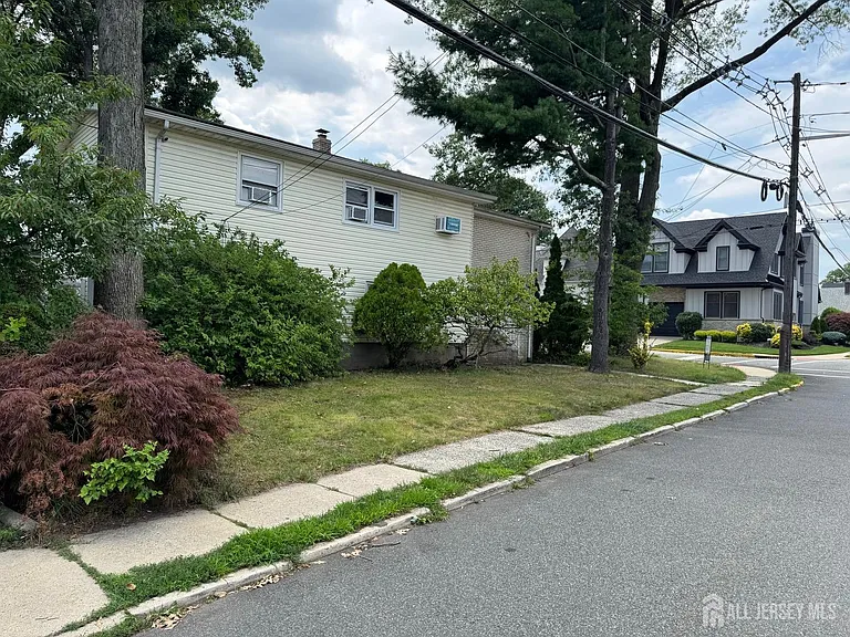 1038 Kingsland Ln — Photo 34