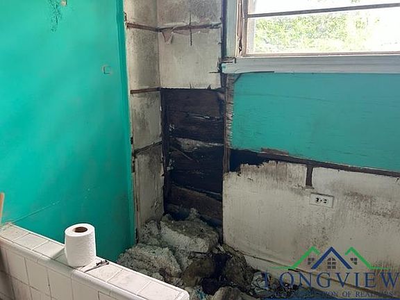 5th image of 921 Noel Dr
