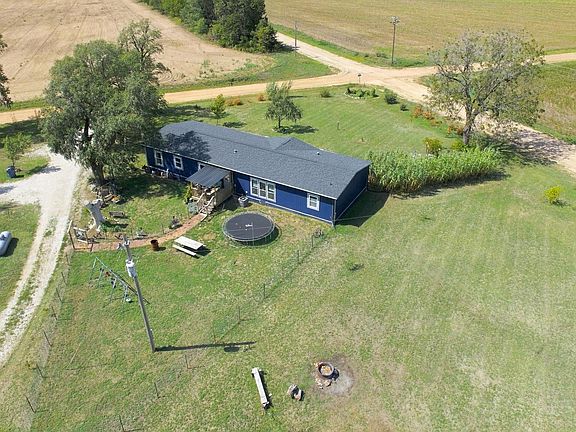 3rd image of 792 N Bluff Rd