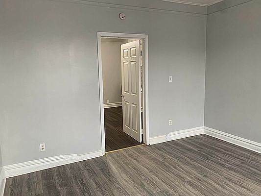 4th image of 61-16 Broadway #1A