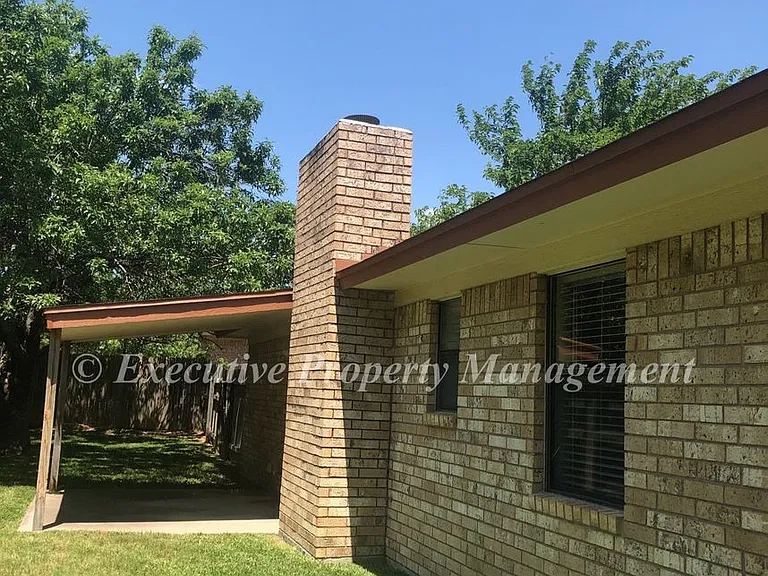 812 Kelly Cir — Photo 4