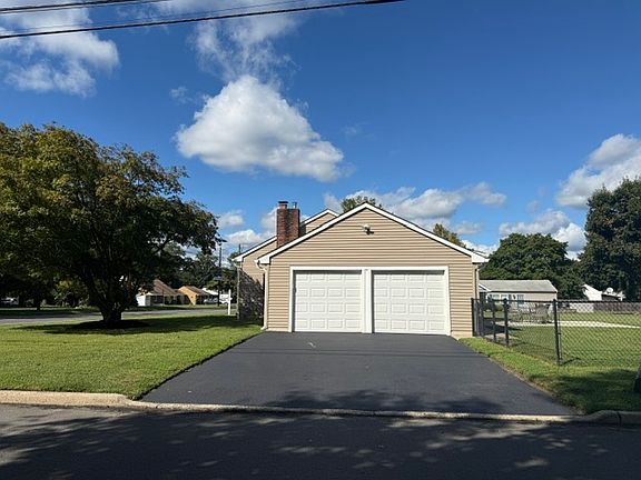 2nd image of 2935 Quakerbridge Rd