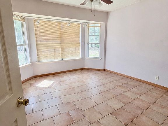 3rd image of 352 Rainbow Ln