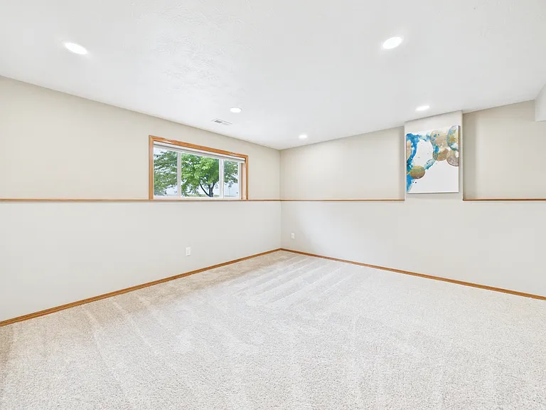 2505 N Vincent Ave — Photo 29