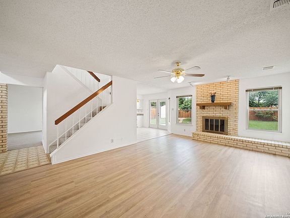 4th image of 1926 ASHPRINGTON DR